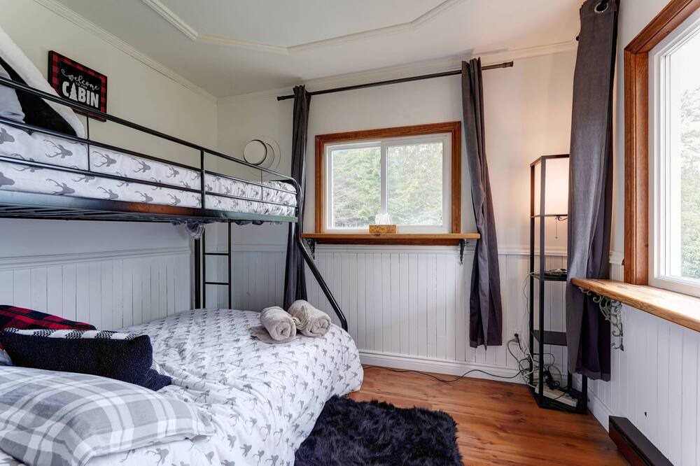 Photo of Bedroom in Sainte-Cecile-de-Whitton
