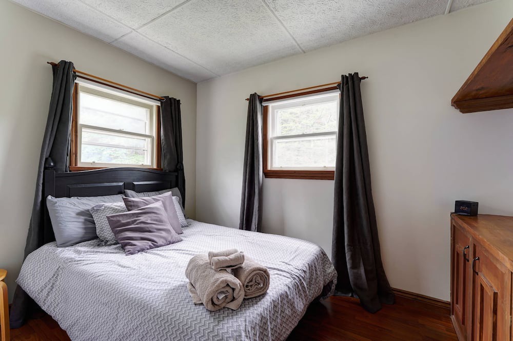 Photo of Bedroom in Sainte-Cecile-de-Whitton