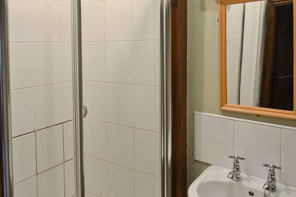 Photo of Bathroom in Torver