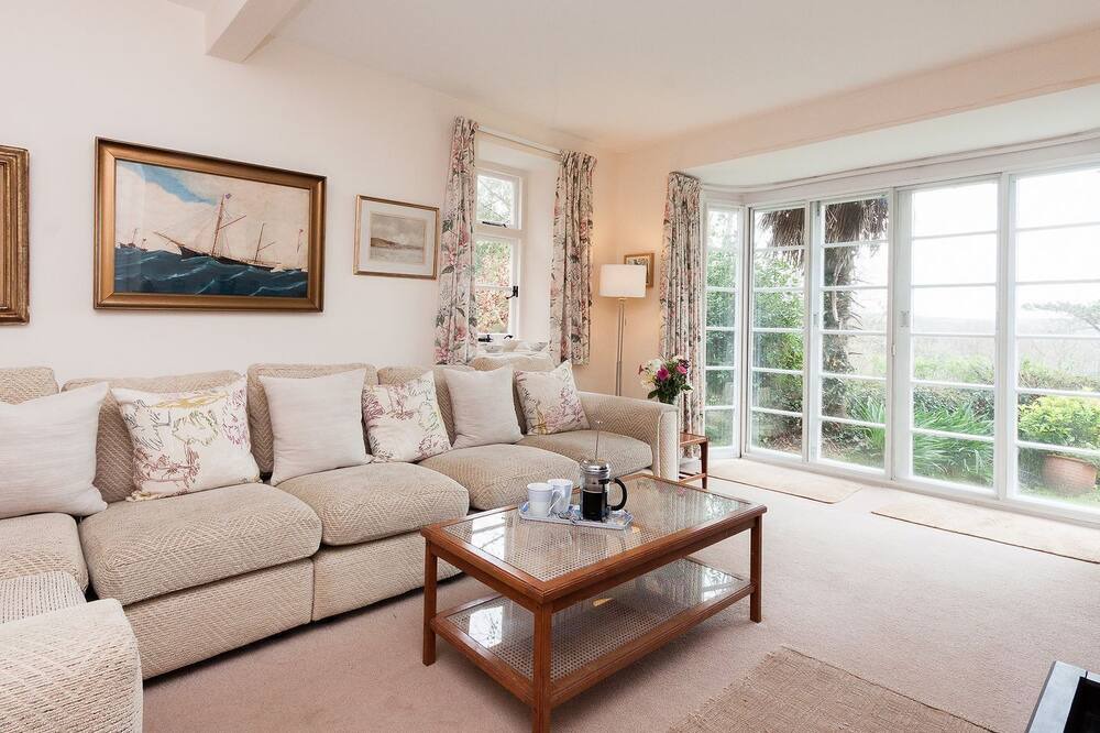 Photo of Livingroom in Salcombe