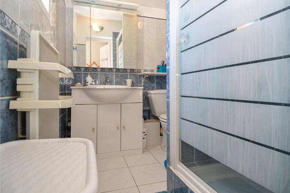 Photo of Bathroom in Saint-Saturnin-les-Avignon