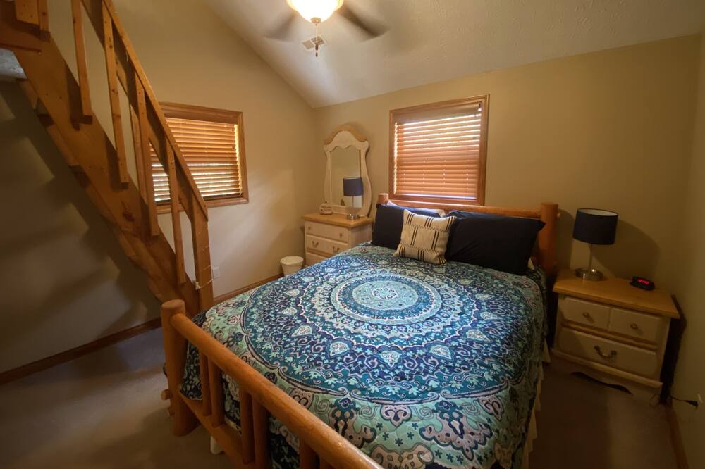 Photo of Bedroom in Flat Hollow Marina
