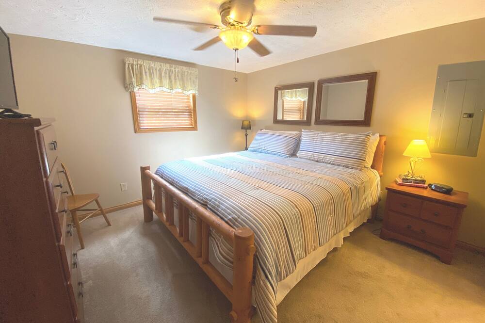 Photo of Bathroom in Flat Hollow Marina
