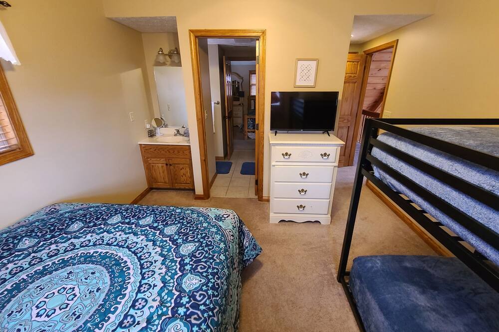 Photo of Bathroom in Flat Hollow Marina