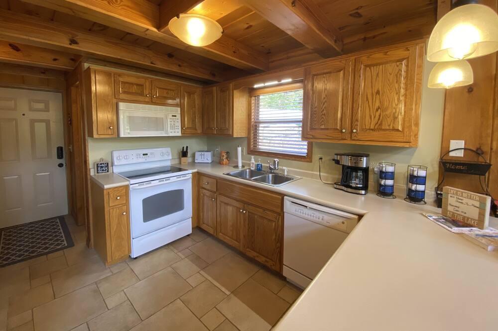 Photo of Bathroom in Flat Hollow Marina