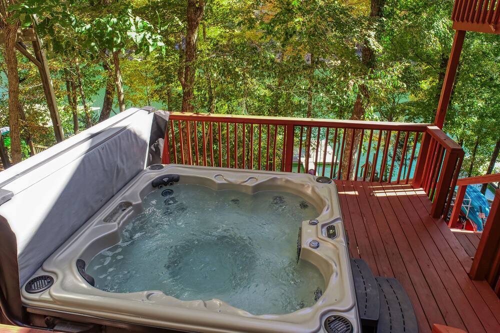 Photo of Bathroom in Flat Hollow Marina