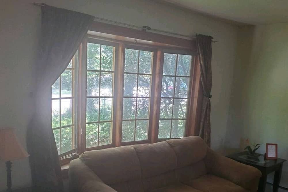 Photo of Livingroom in Chestnut Hill