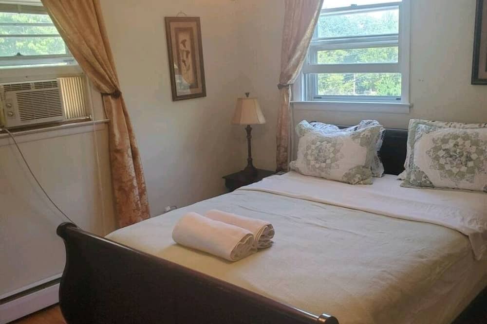 Photo of Bedroom in Chestnut Hill