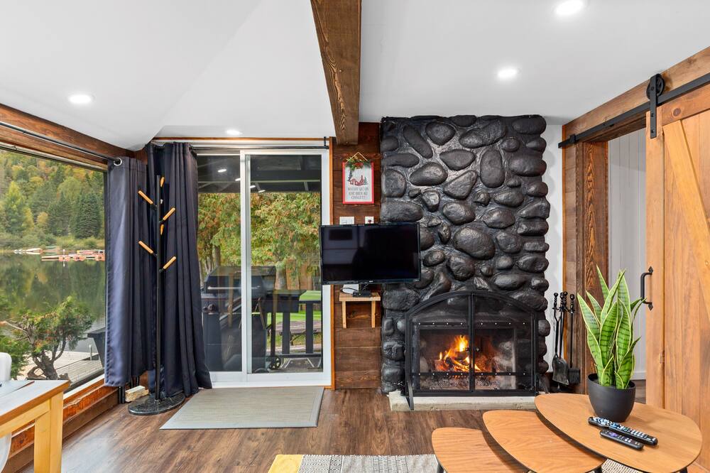 Photo of Livingroom in Sainte-Lucie-des-Laurentides