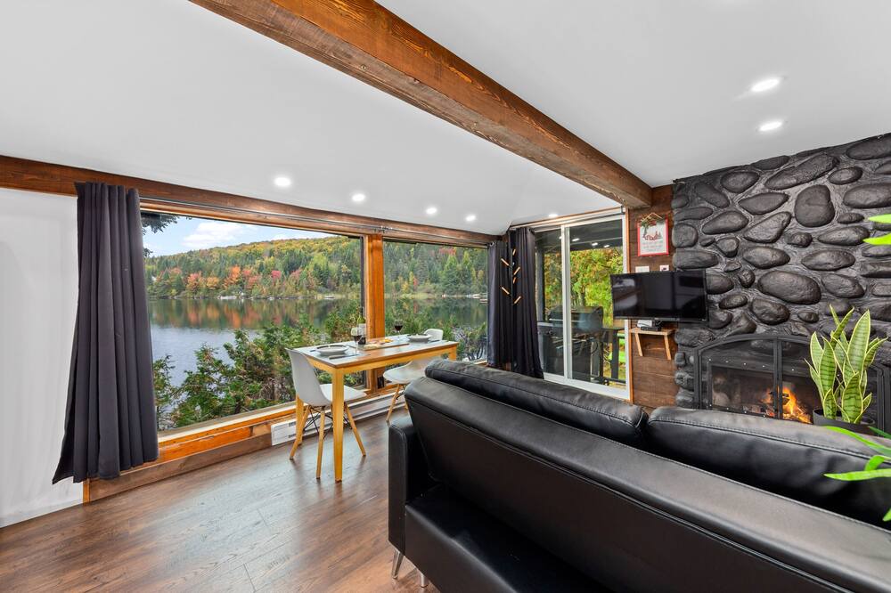 Photo of Livingroom in Sainte-Lucie-des-Laurentides