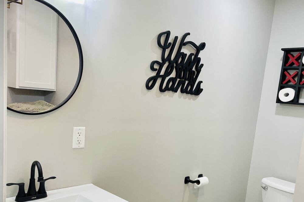 Photo of Bathroom in Nelsonville