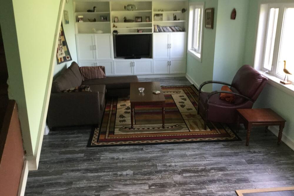 Photo of Livingroom in North Algona Wilberforce