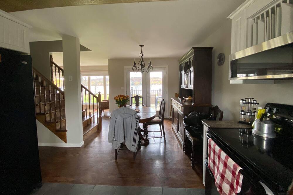 Photo of Livingroom in North Algona Wilberforce