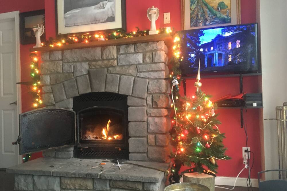 Photo of Livingroom in North Algona Wilberforce