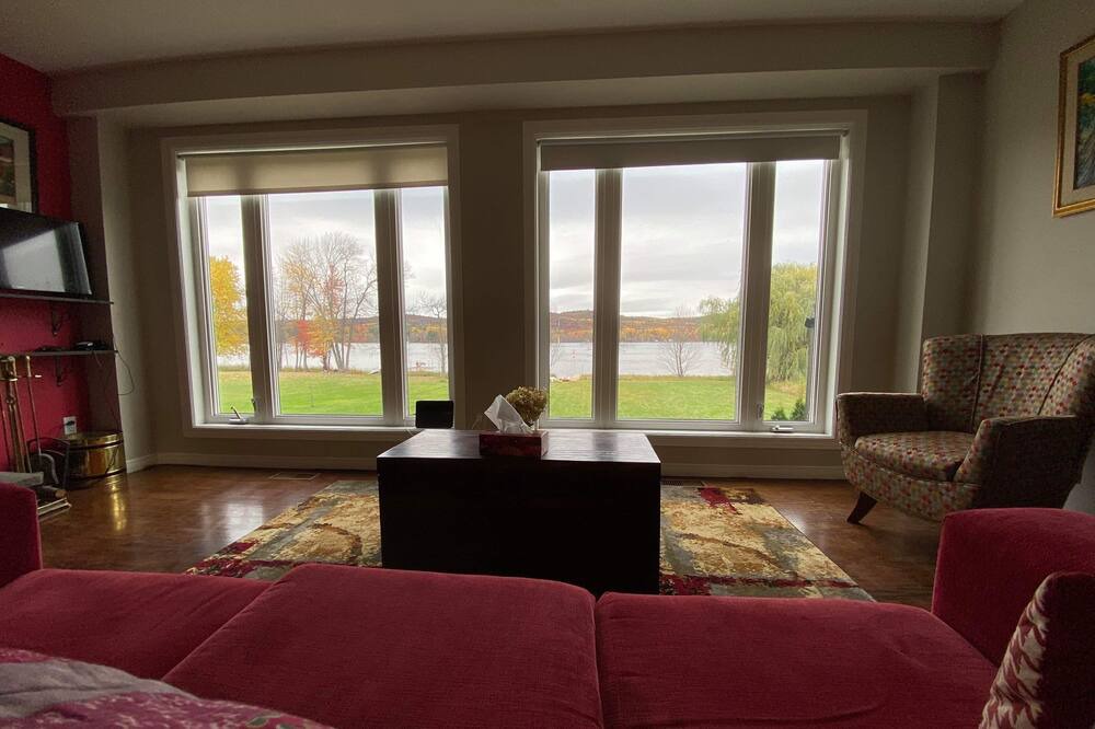 Photo of Livingroom in North Algona Wilberforce