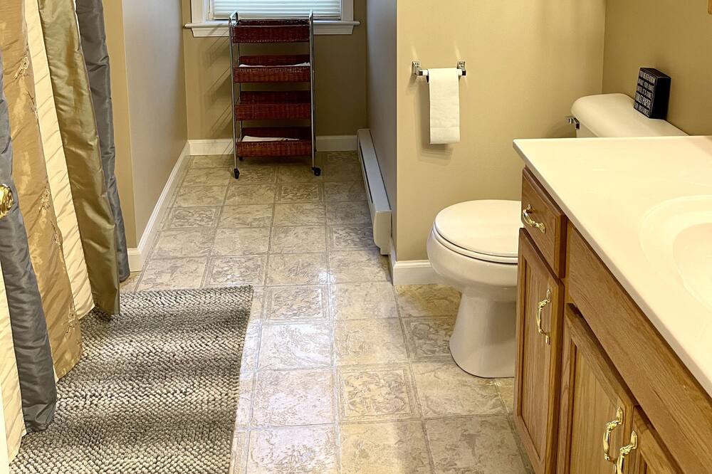 Photo of Bathroom in Rowland