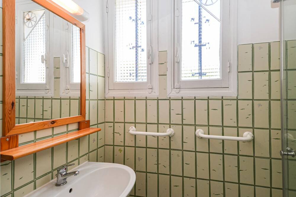 Photo of Bathroom in Piolenc