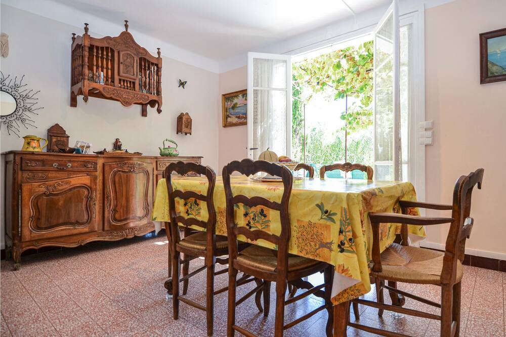 Photo of Bedroom in Piolenc