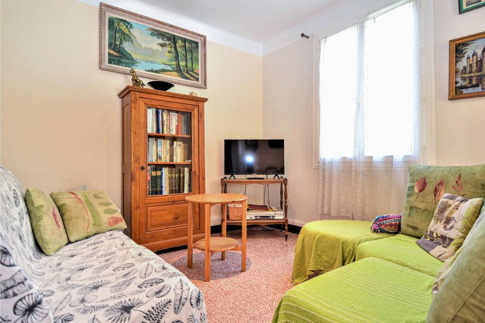 Photo of Bedroom in Piolenc