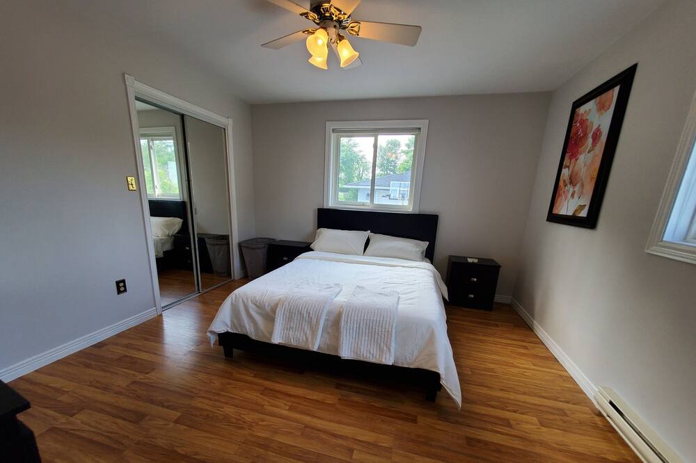 Photo of Bedroom in Deseronto
