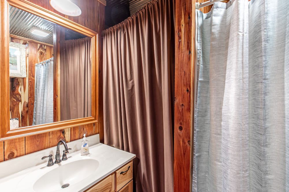 Photo of Bathroom in Doniphan