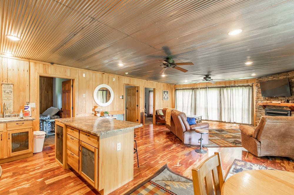 Photo of Livingroom in Doniphan
