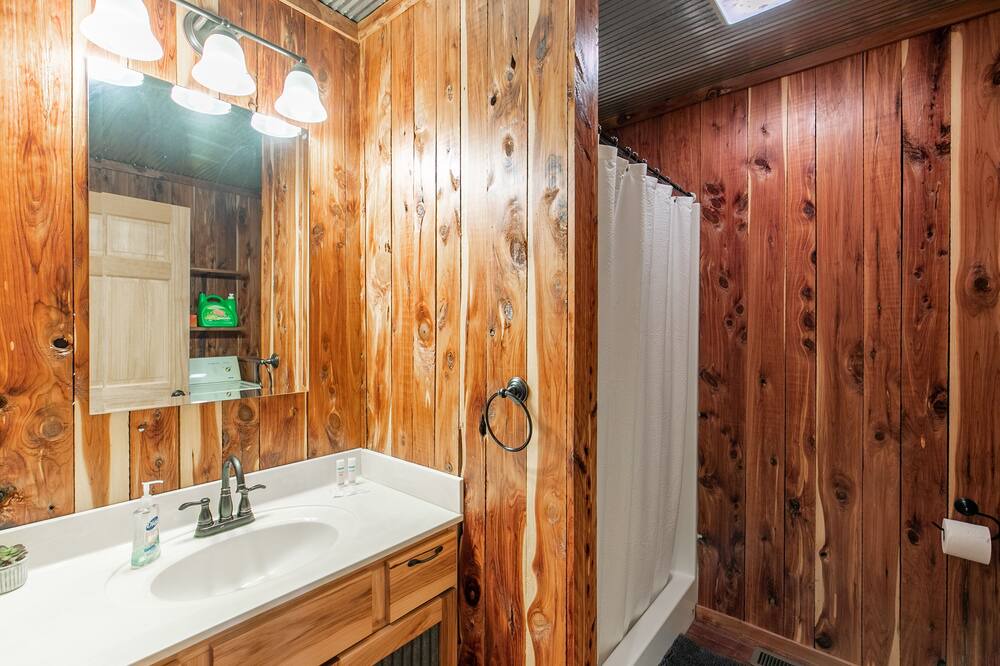 Photo of Bathroom in Doniphan