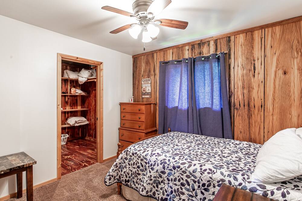 Photo of Bedroom in Doniphan