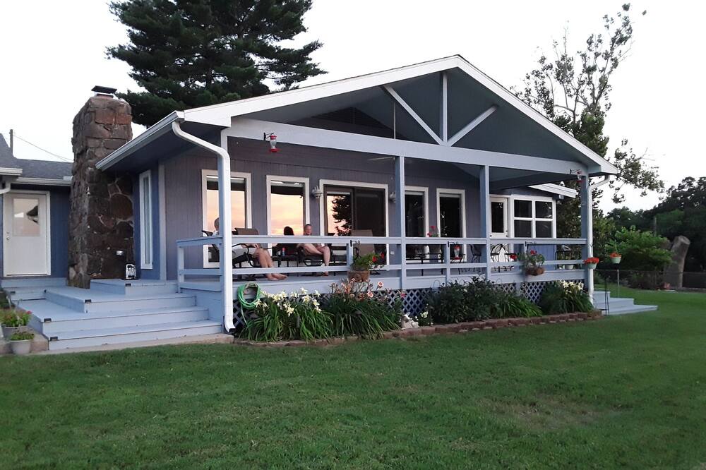Photo of Outdoor in Grove