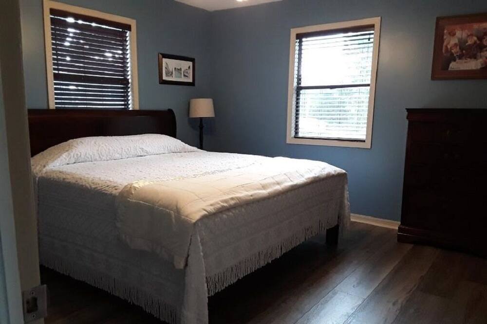 Photo of Bedroom in Grove