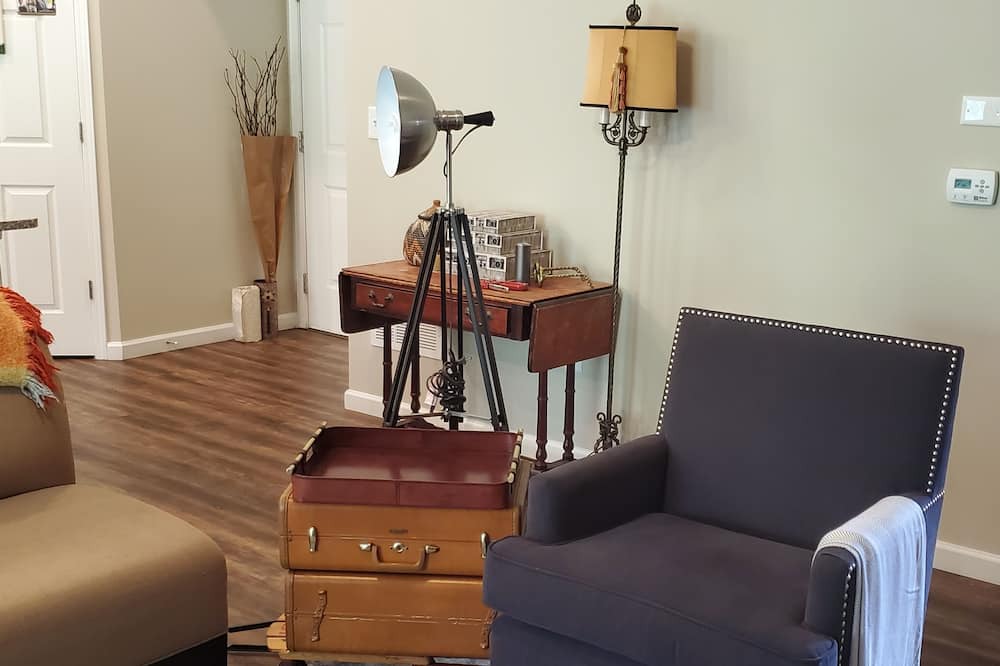 Photo of Livingroom in Acton