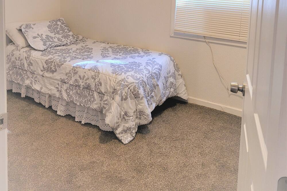 Photo of Bedroom in Tonto Basin