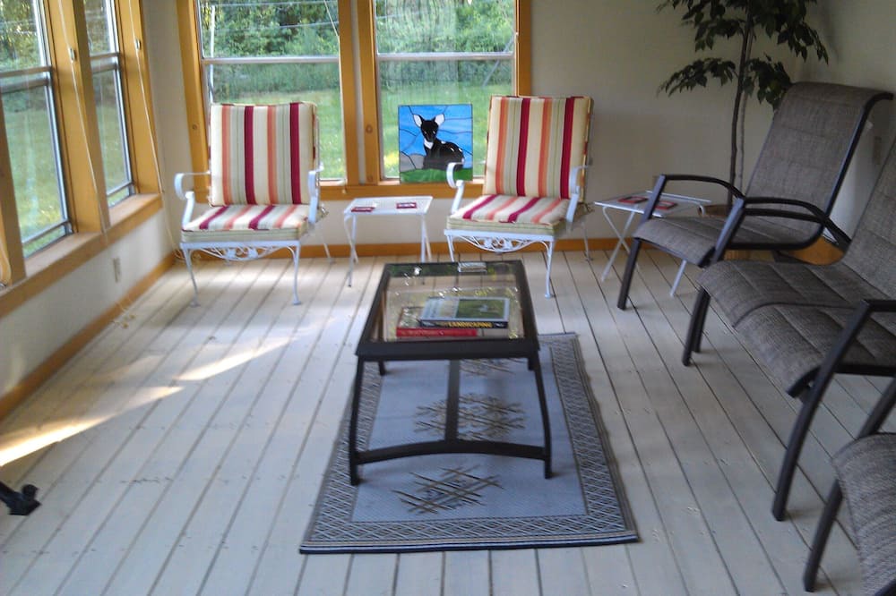 Photo of Livingroom in Warren