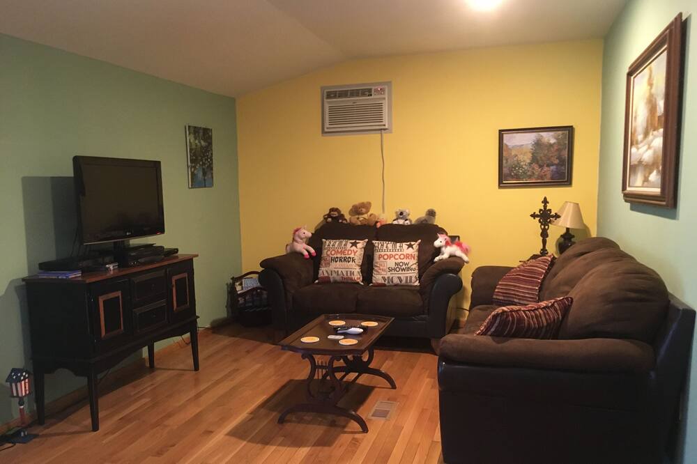 Photo of Livingroom in Warren
