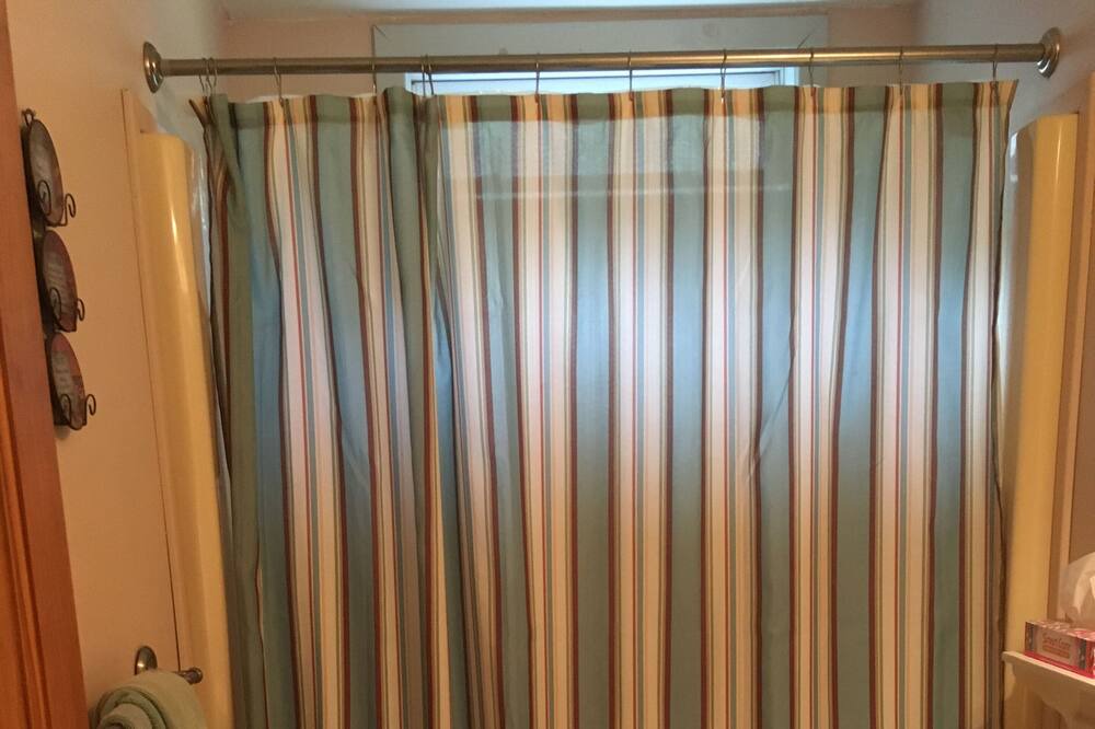 Photo of Bathroom in Warren