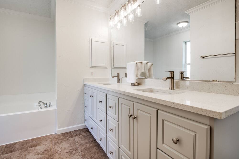 Photo of Bathroom in Allen