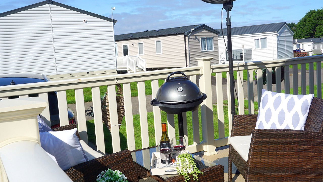 Photo of Patio Balcony in Cayton Bay