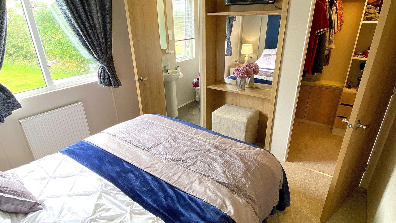 Photo of Others in Cayton Bay