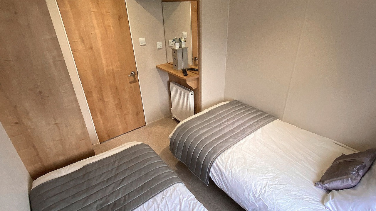 Photo of Others in Cayton Bay