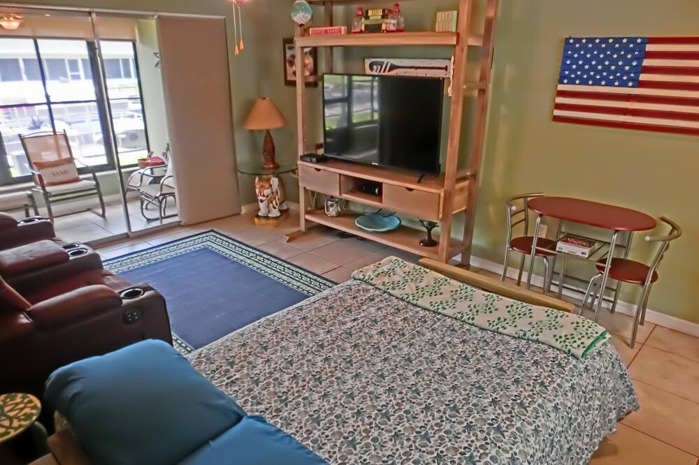 Photo of Livingroom in Springs at Kings Bay