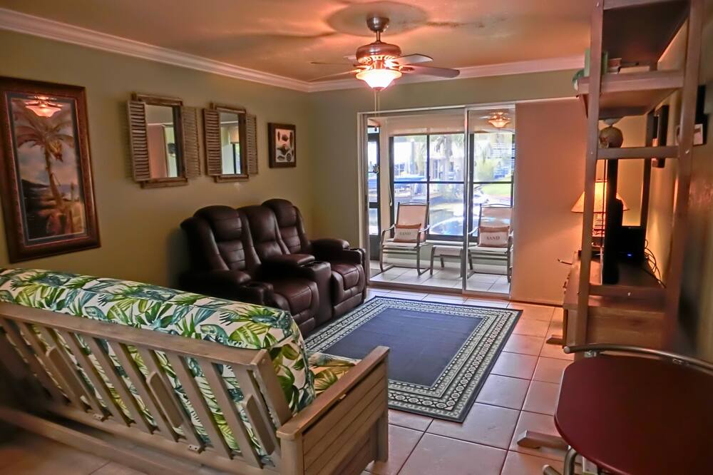 Photo of Livingroom in Springs at Kings Bay
