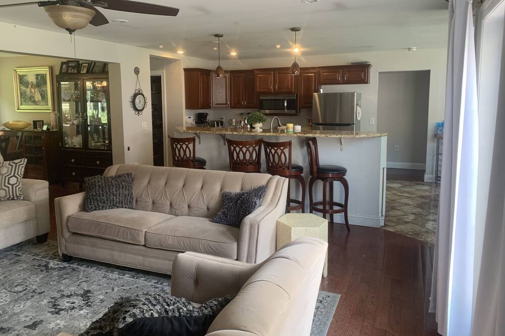 Photo of Livingroom in Spencer