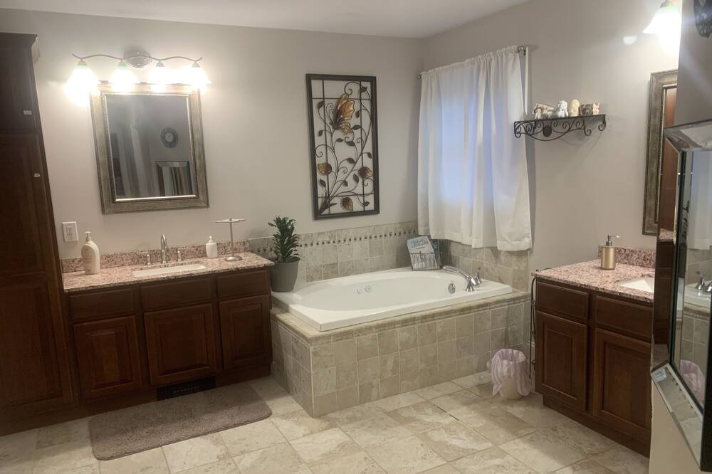 Photo of Bathroom in Spencer