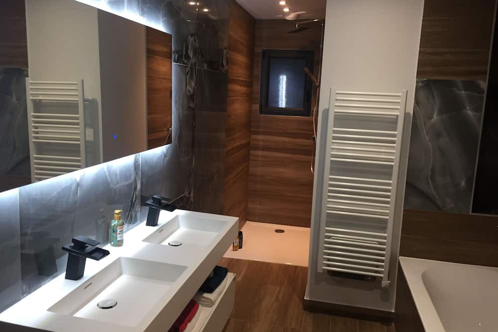 Photo of Bathroom in Villematier