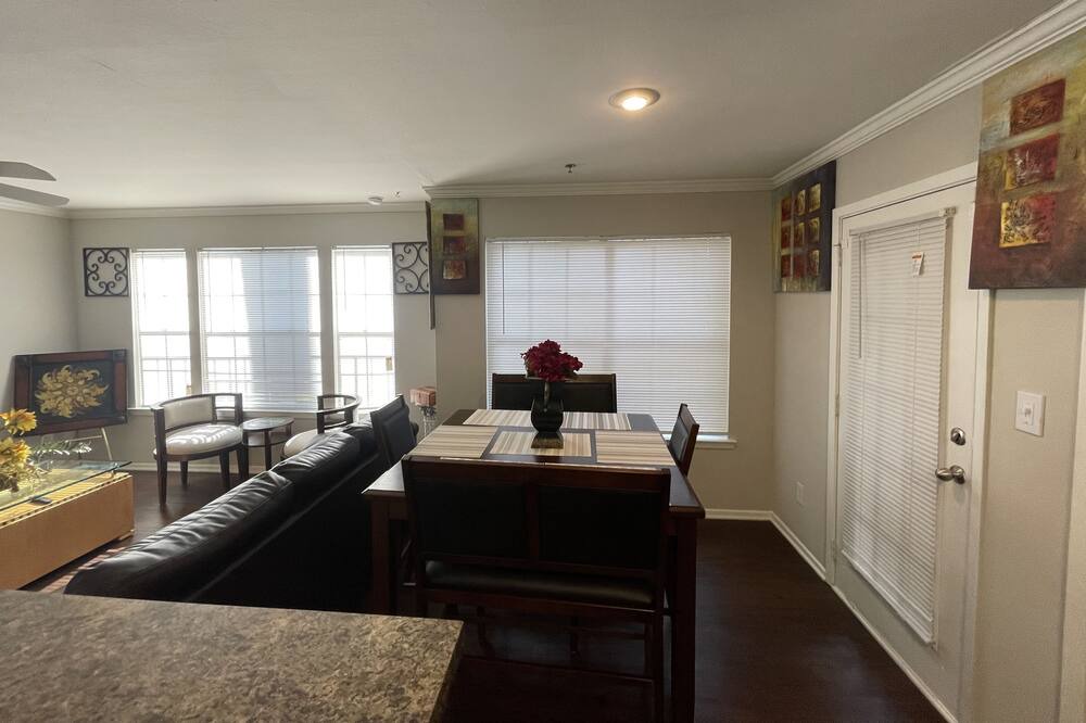 Photo of Livingroom in North Druid Hills