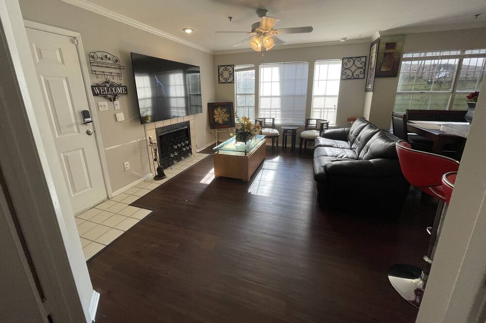 Photo of Livingroom in North Druid Hills