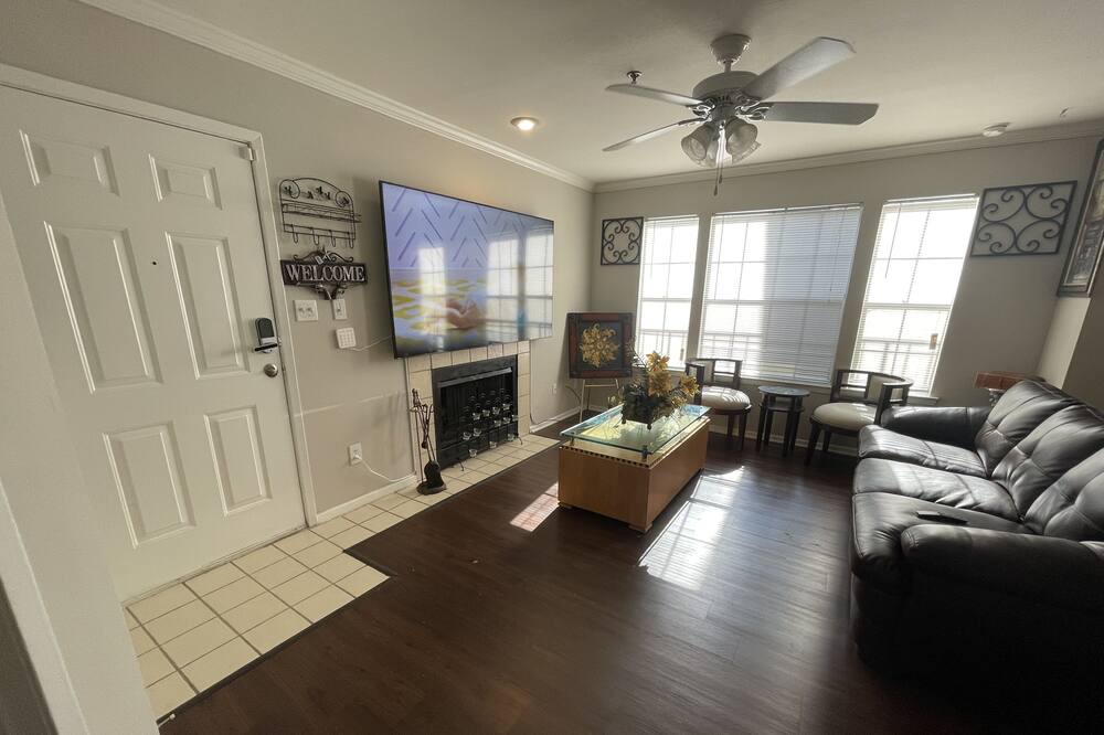 Photo of Livingroom in North Druid Hills