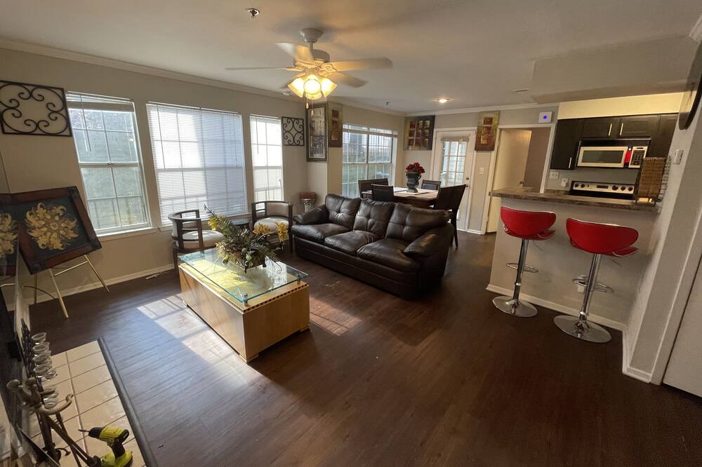 Photo of Livingroom in North Druid Hills