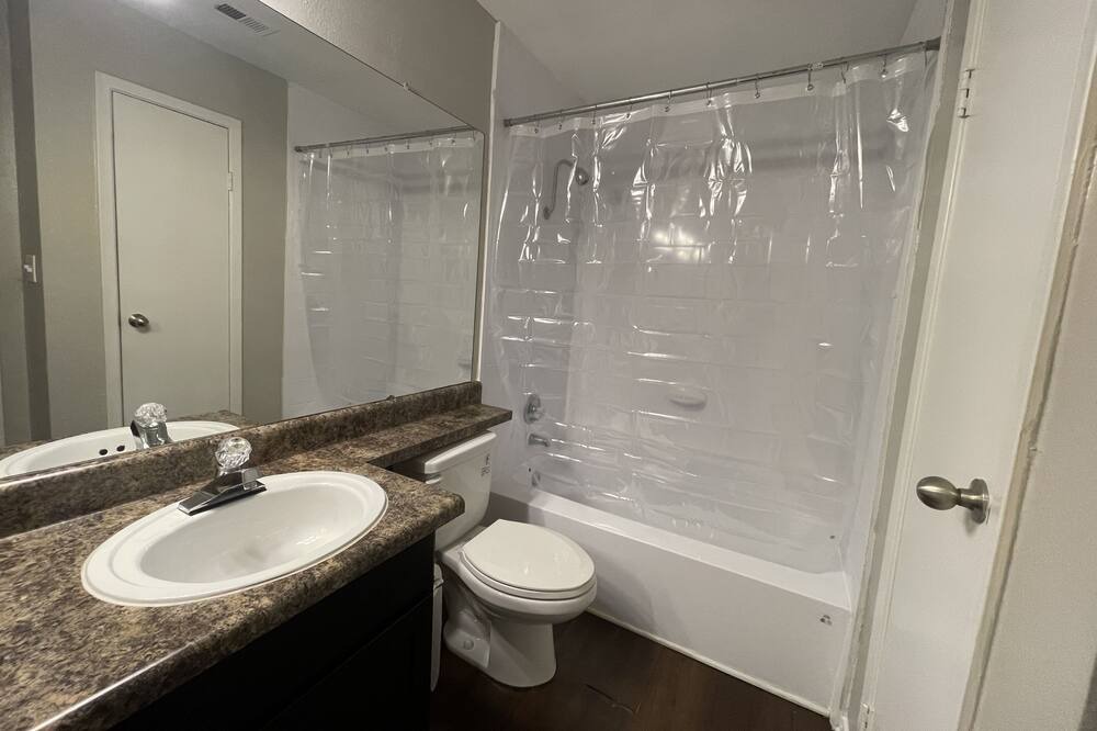 Photo of Bathroom in North Druid Hills
