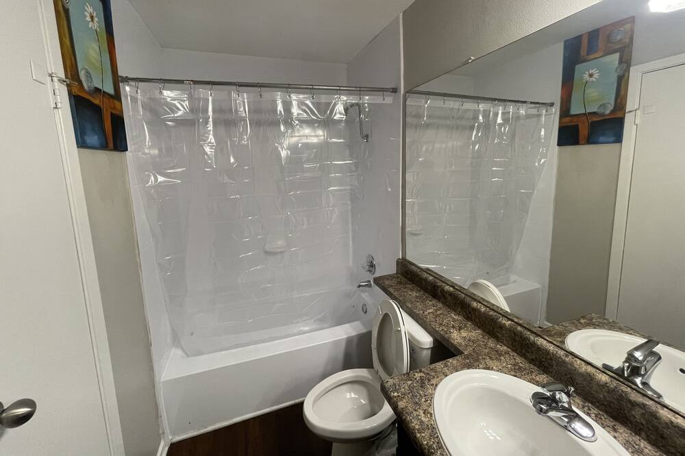 Photo of Bathroom in North Druid Hills